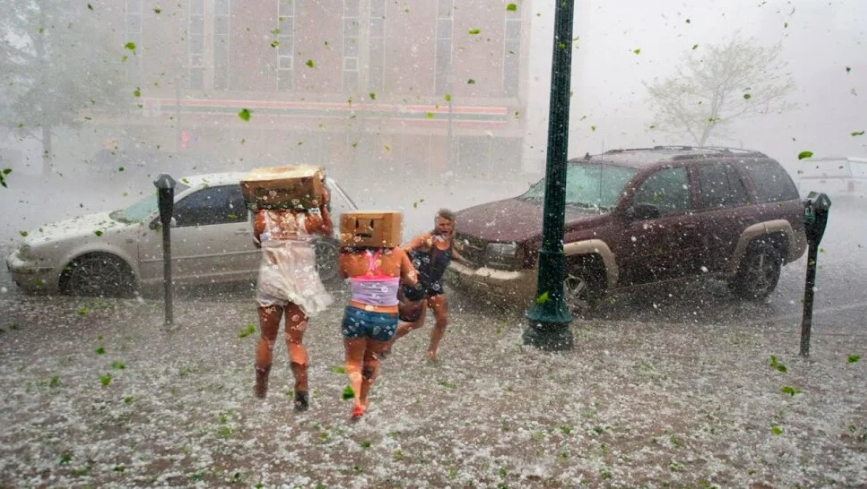 VIDEO Strašna oluja pokosila Njemačku; padala tuča, ulice su blokirane..