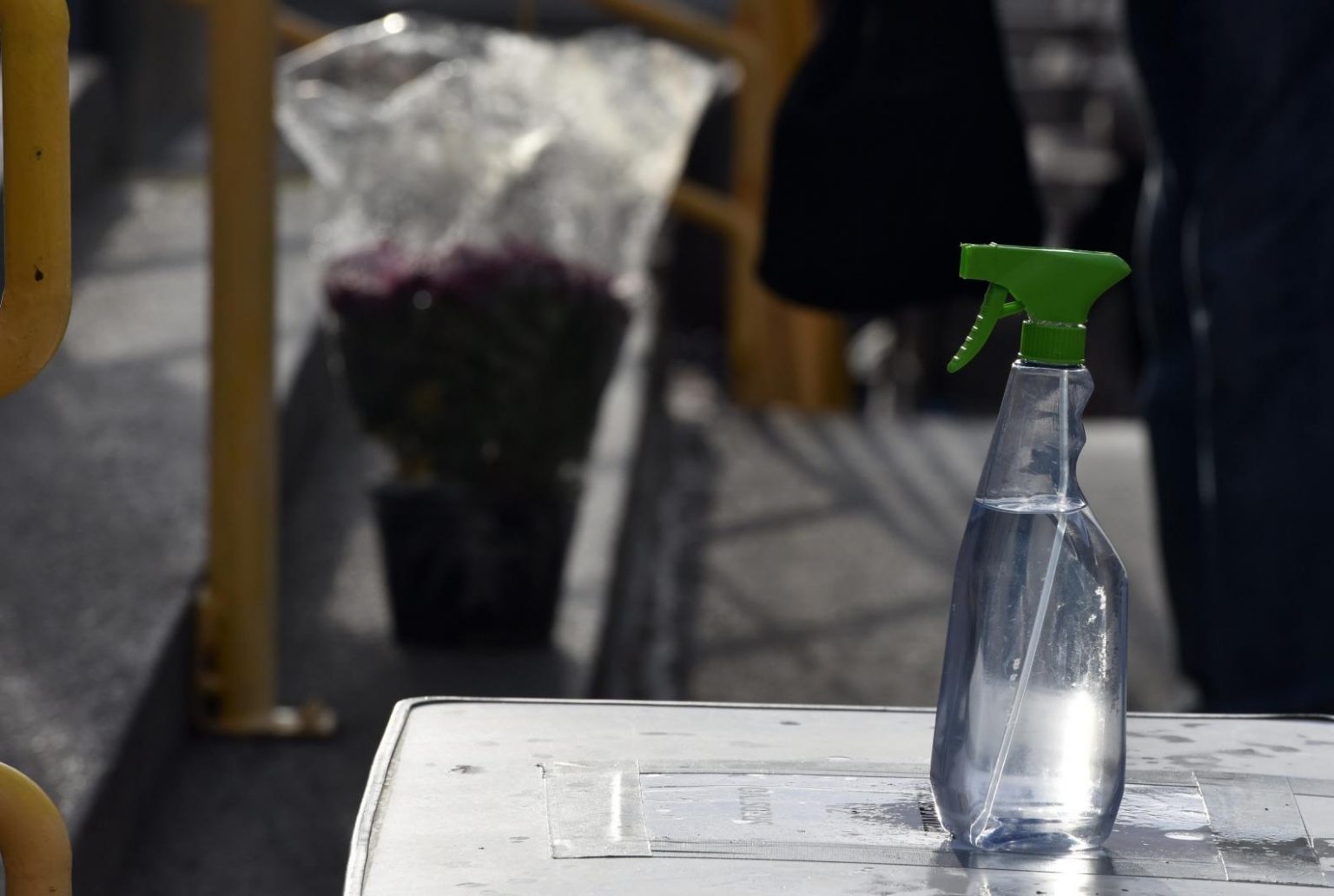 Nove mjere na snazi: Od danas kafići rade dulje, sitne izmjene i na granicama