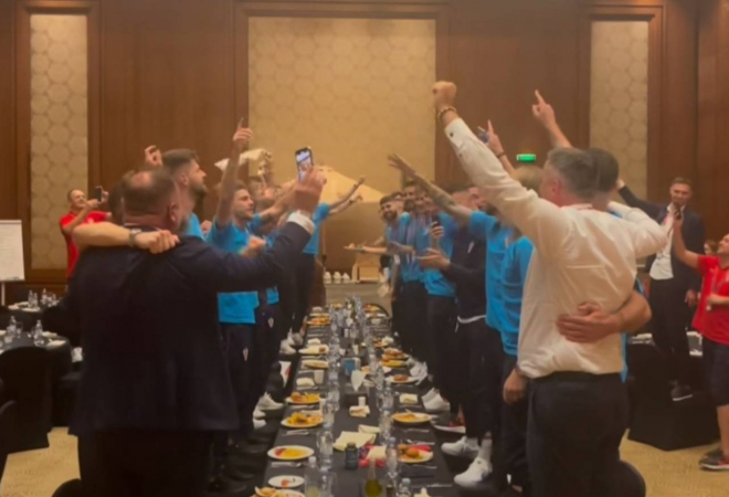 VIDEO Nakon zajedničke večere naših reprezentativaca pjevalo se 'Lijepa li si'
