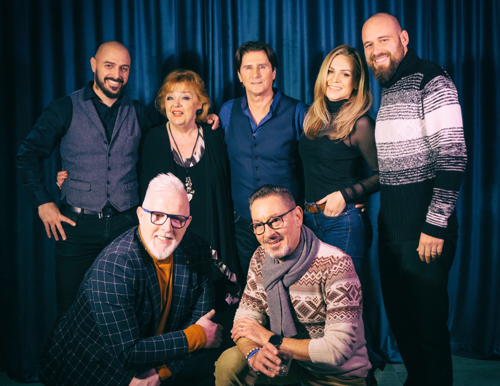 8 POPULARNIH PJEVAČA U ZAJEDNIČKOJ NOVOGODIŠNJOJ PJESMI