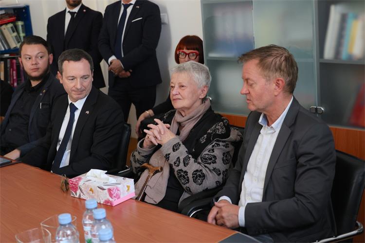 Obitelj Nicolier ima jednu zamolbu prije sprovoda: Voljeli bi da svi koji dođu učine ovo