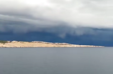 Zastrašujući prizori iz Jadrana: S trajekta snimljen zastrašujući oblak