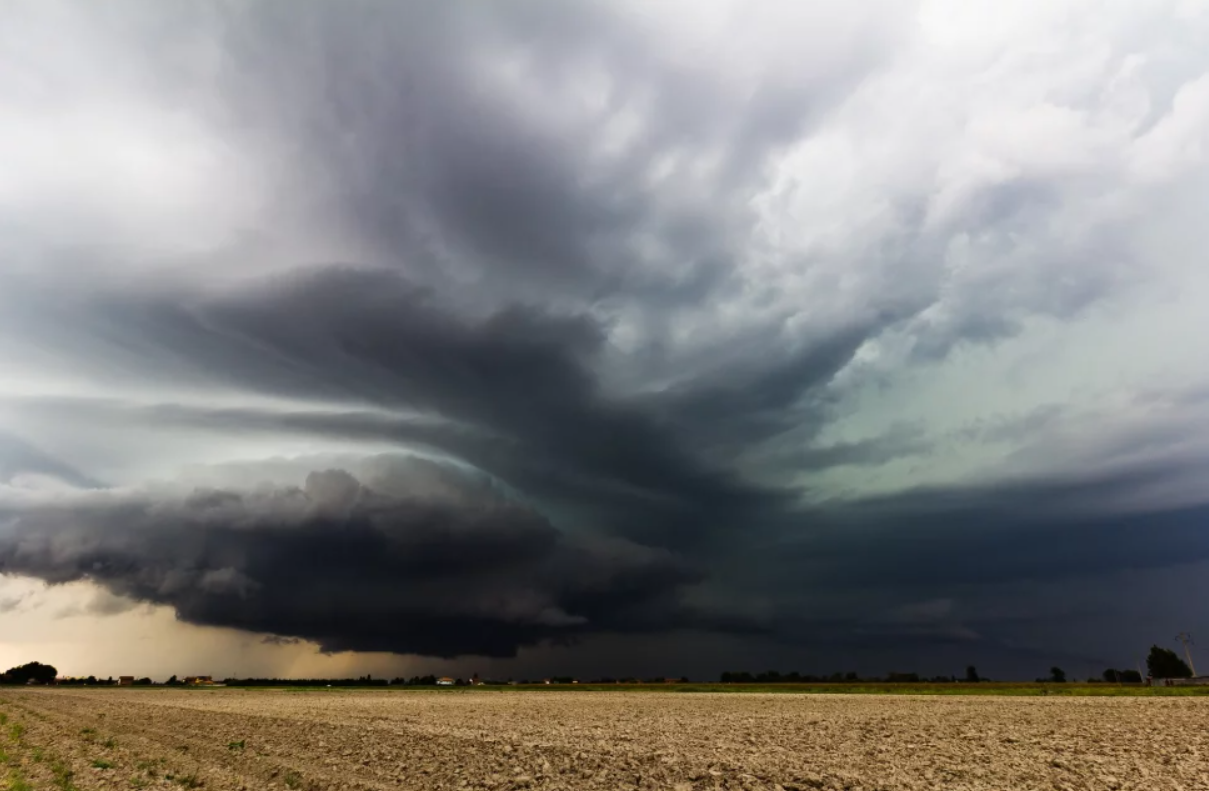 Nad Hrvatskom se nadvijaju posebno opasni oblaci: 'Stiže cijeli niz opasnih vremenskih prilika'