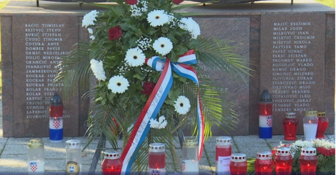 33. obljetnica tragedije u Ernestinovu: Sjećanje na poginule branitelje i civile, bol zbog nepravde i iščekivanje odgovora