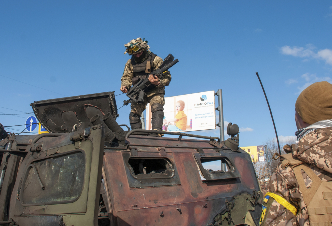 (UŽIVO) OPSADA GLAVNOG GRADA: Pomoć Ukrajini dolazi sa svih strana, oružje stiže u Kijev, ruski konvoj tenkova dug 64 kilometra ide prema srcu države (noć i jutro)