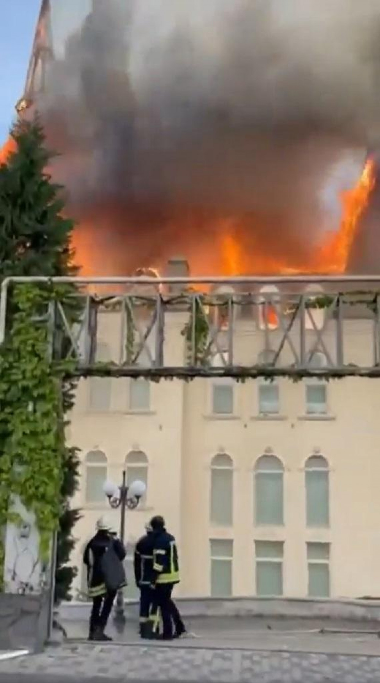 STRAVA U UKRAJINI Brutalan raketni napad na Odesu: Ima puno mrtvih i ranjenih, gori ‘dvorac Harryja Pottera‘