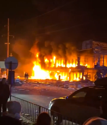 Ruski napad na Odesu: Pogođeni trgovački centar i stambene zgrade