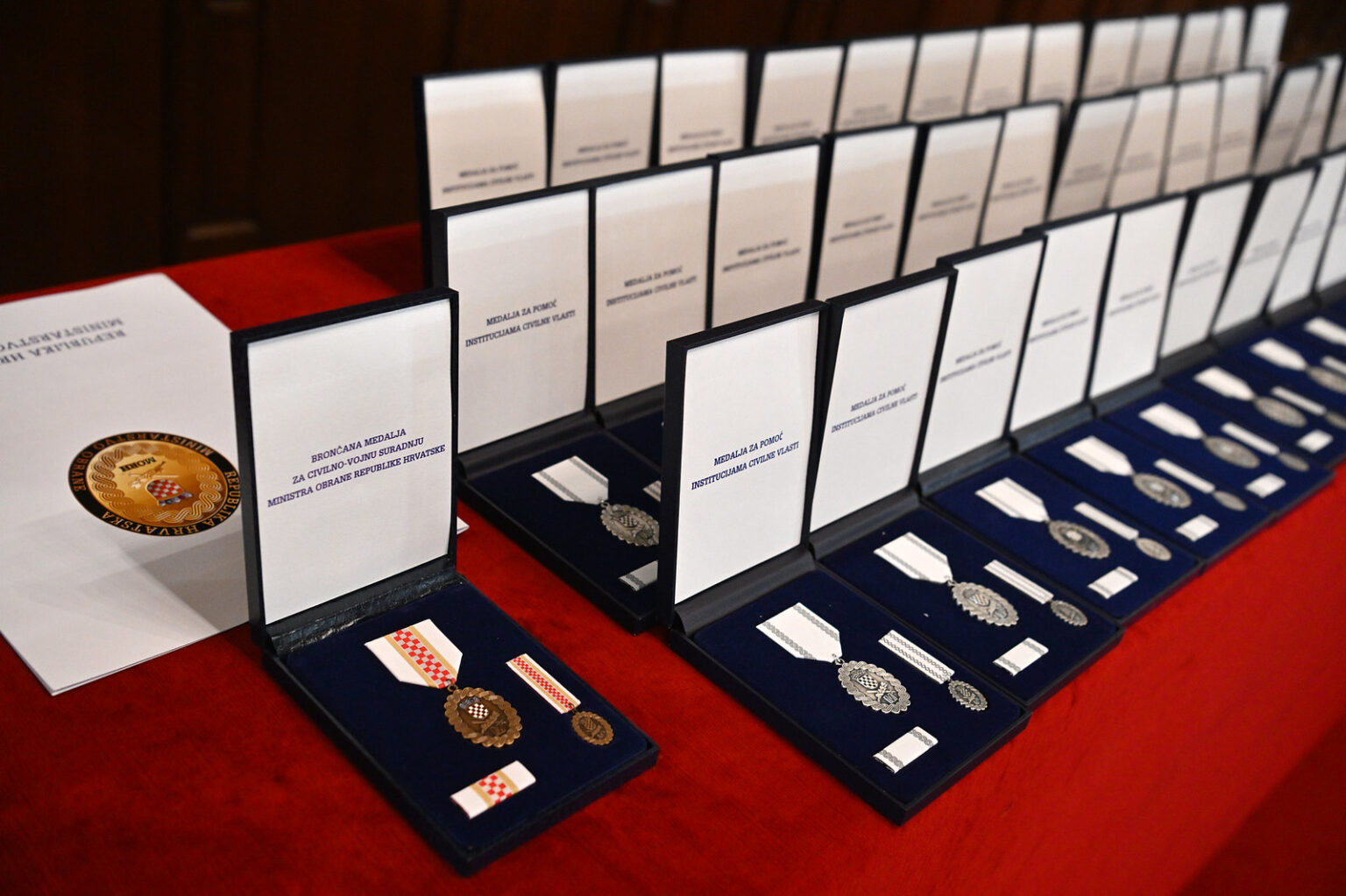 Svečana dodjela medalja pripadnicima Oružanih snaga i MORH-a za izniman doprinos civilima i Domovini