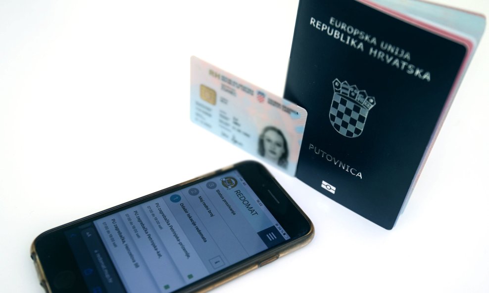 DIGITALIZACIJA  Putovnice i osobne iskaznice sele u mobitele: Brži prelazak granice