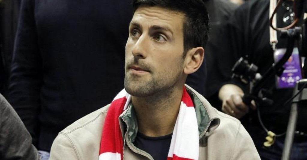 Što će na ovo reći suci? Zaraženi Đoković sjedio je uz sam teren bez maske. Dan kasnije, ista scena...