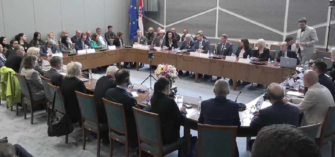 U Hrvatskom saboru održan Okrugli stol: “Srebrenica 30 godina poslije – Istina od zaborava”