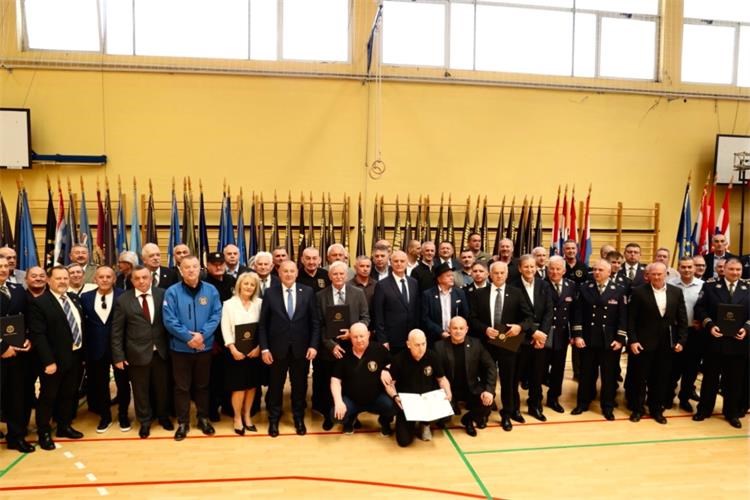 Braniteljske zahvalnice postrojbama sudionicama VRO Bljesak