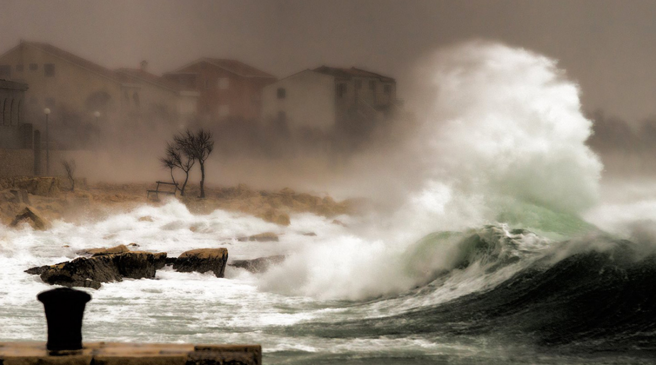DHMZ IZDAO NARANČASTO I CRVENO UPOZORENJE! Savjetuju da se odgode putovanja, moguća je velika šteta za infrastrukturu