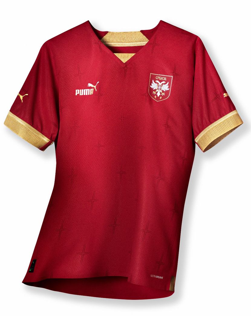 Srbi opet stavljaju četnički grb na svoje majice. Sramota.