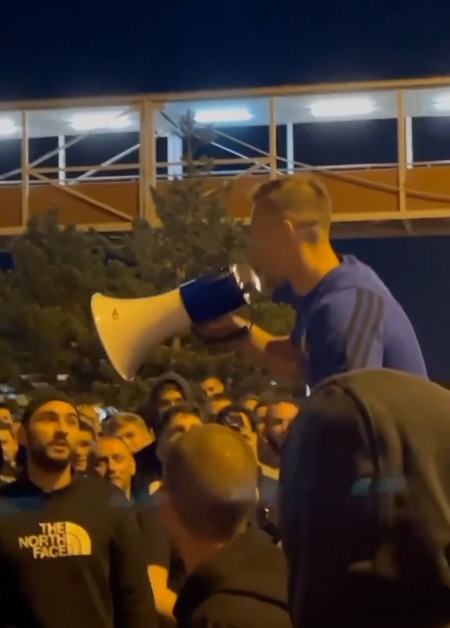 (VIDEO) DINAMOVCI ‘ZAPALILI’ MACOLU: Oršića iznenadili megafonom, a onda je uslijedio novi šok na Maksimiru