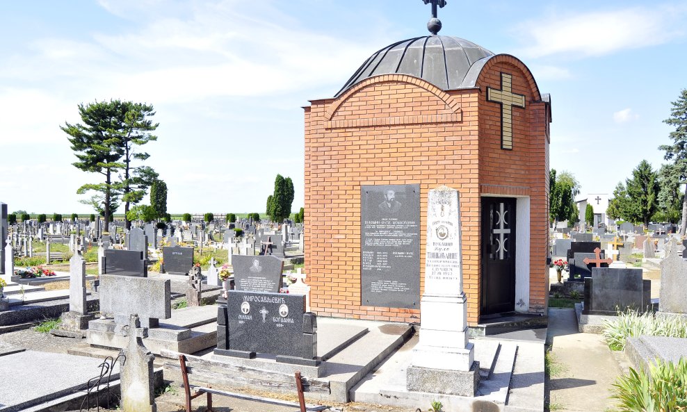 Započelo uklanjanje mauzoleja Vukašina Šoškoćanina u Borovu