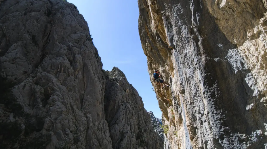 Tragedija u Nacionalnom parku Paklenica: Muškarac (56) pao sa stijene Anića kuka i poginuo