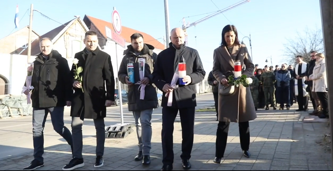 Četvrta godišnjica potresa: Petrinja odala počast žrtvama na Trgu hrvatskih branitelja