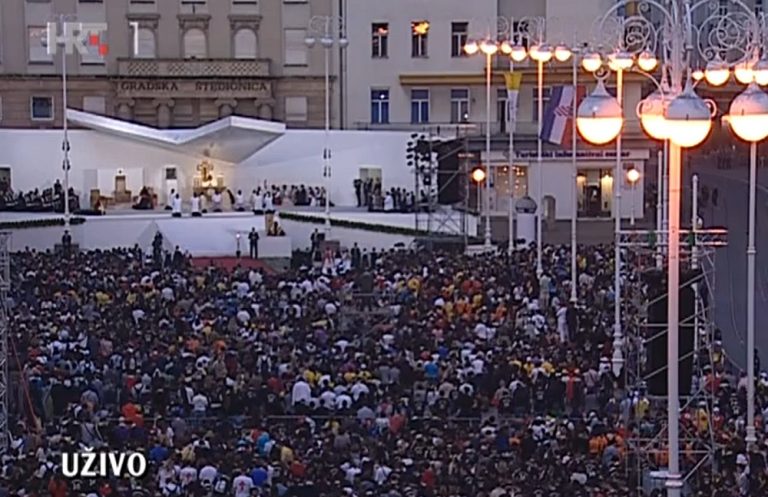 4. lipnja 2011. papa Benedikt u Zagrebu: Veličanstvena tišina tijekom molitve s mladima