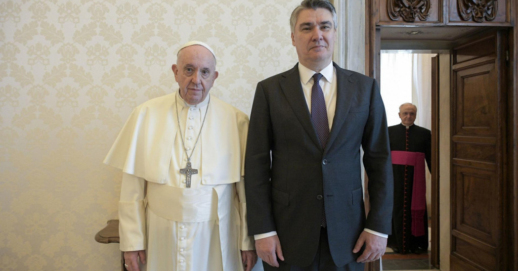 Papa primio Milanovića: Objavljeno o čemu su razgovarali i što mu je predsjednik darovao