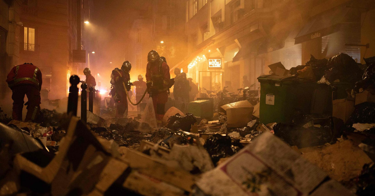 TOTALNI KAOS U FRANCUSKOJ Pariz izgleda kao ratna zona: Na terenu 12.000 policajaca, bačeni suzavci - a onda je počela noćna mora...
