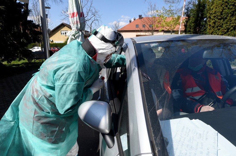 17.489 NOVOZARAŽENIH: NEMA OBRANE OD OMIKRONA!