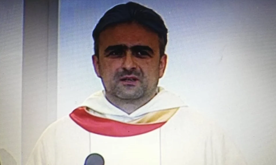 Pater u propovijedi koju je prenosio HRT oštro kritizirao korona mjere pa poručio: Svako naše 'da' za HDZ, i SDP, i Možemo i svim lijevima, je 'ne' za Hrvatsku