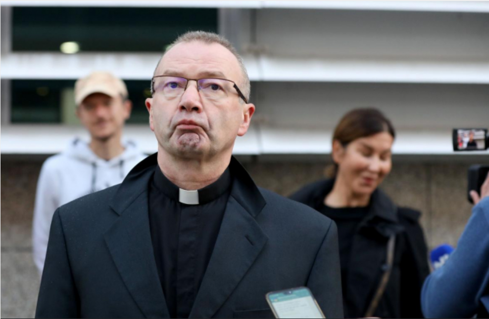 TKO JE SVEĆENIK KOJI JE URLAO NA BEROŠA? Ovaj Isusovac obožava rolanje: ‘Naučio sam preskakati travnjak’