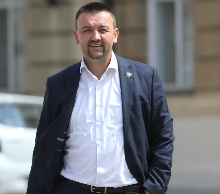 Pavliček: Očekujemo od Porfirija da se pokloni žrtvama Ovčare