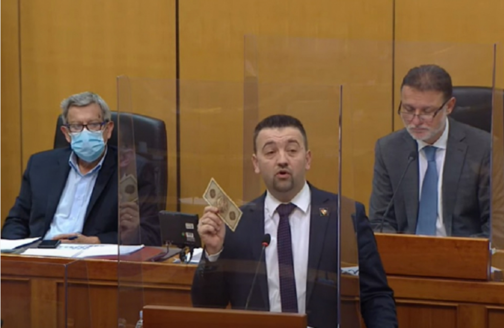 ‘SKANDALOZNO JE DA HRVATSKA DIPLOMACIJA NIJE REAGIRALA’: Za Komšića je Hrvatska kao Rusija?