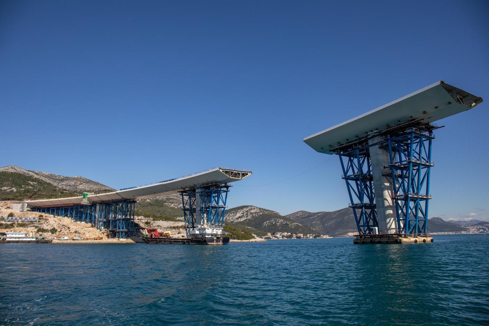 Pogledajte kako se povezuje obala sa stupovima Pelješkog mosta, Kinezi ubrzali gradnju