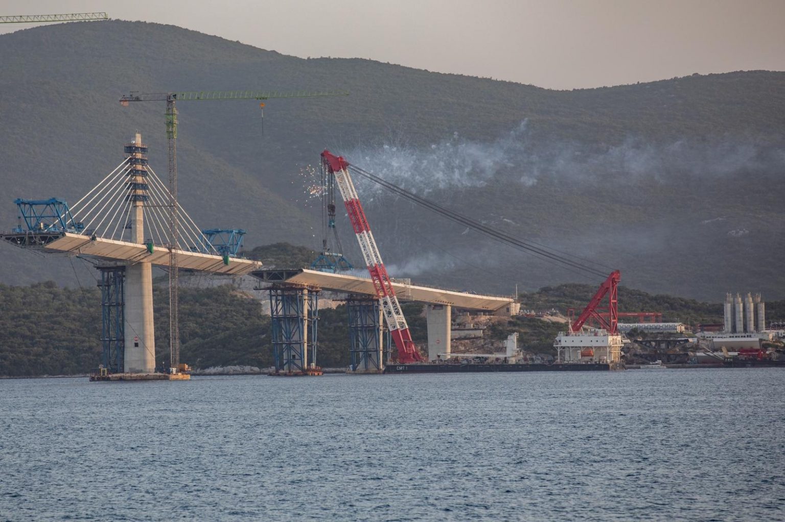 Završavaju se zadnji metri Pelješkog mosta i Istarskog ipsilona