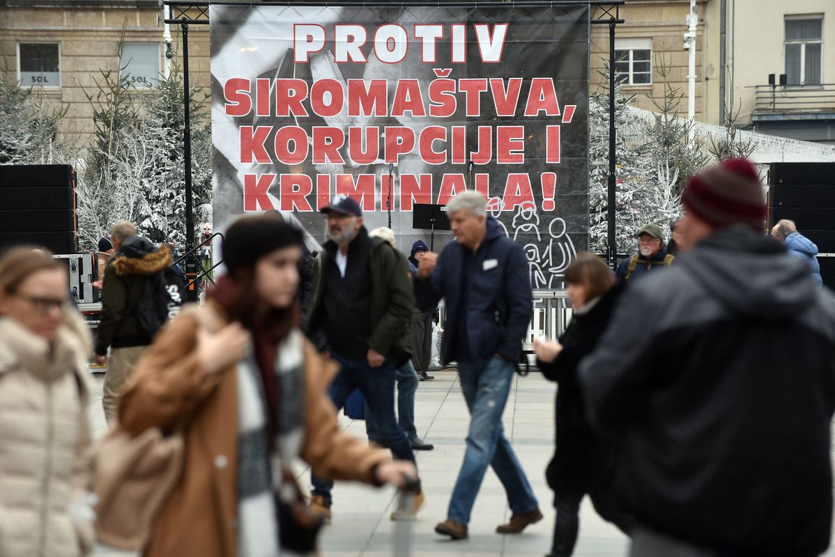 Prosvjed umirovljenika u Zagrebu: “Hvala na rekordnom povećanju mirovina od – 7 posto”