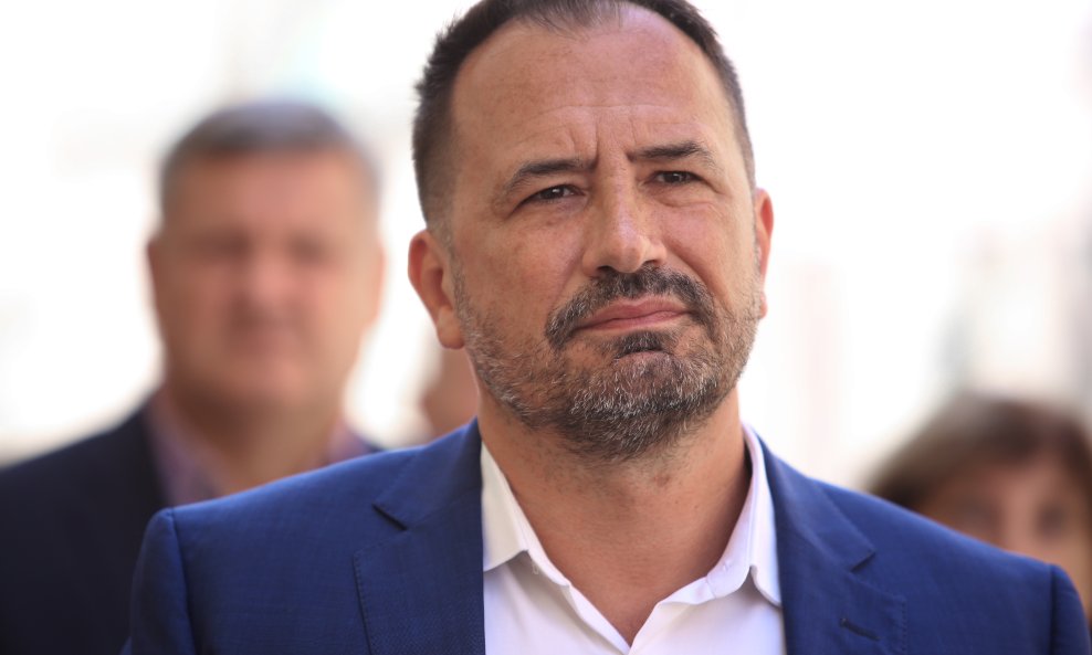 Peternel zaprijetio: 'Ne bude li promatrača, nas troje ili četvero više nećemo podržavati Vladu'