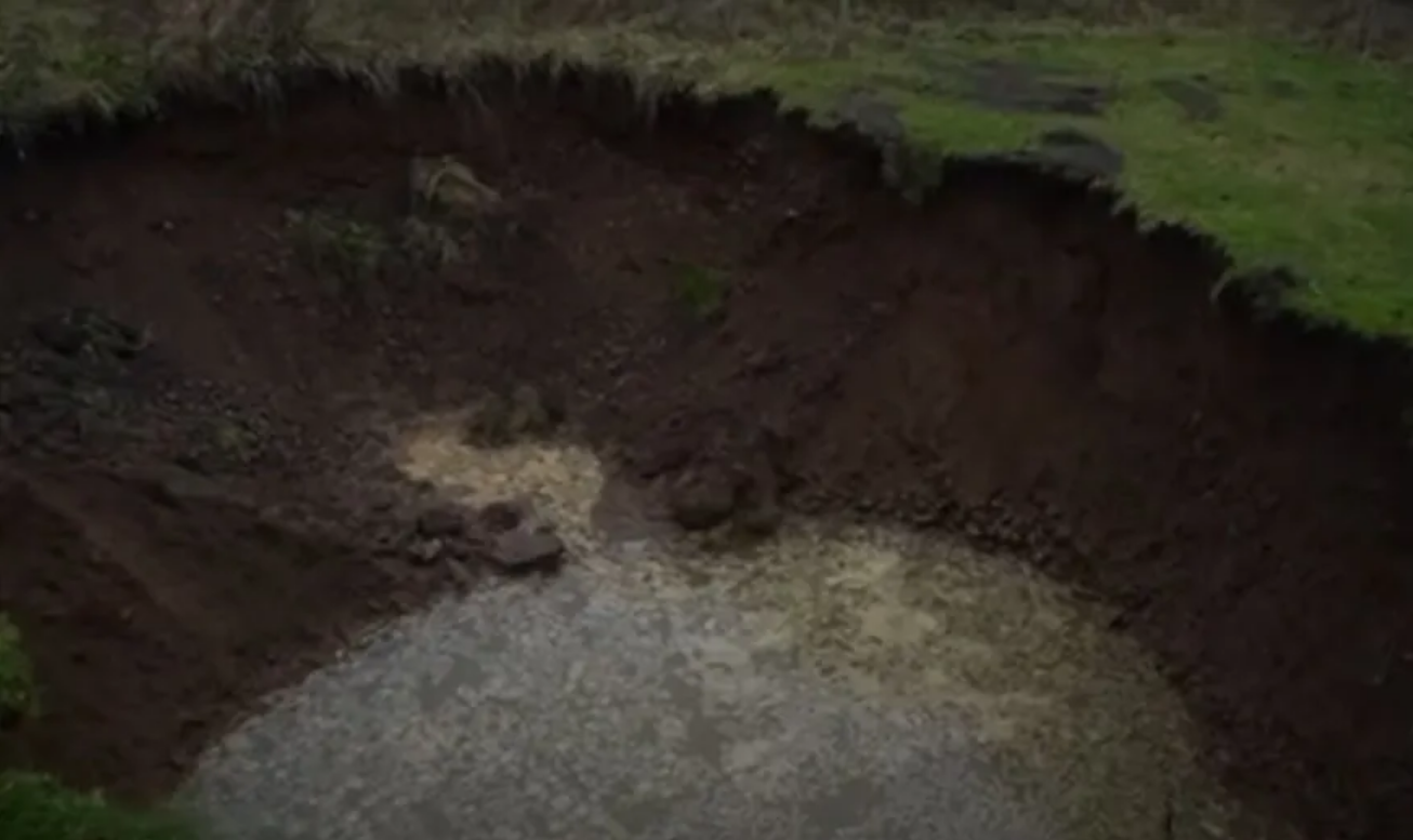 Uskoro počinje zatrpavanje rupa koje su se otvorile u zemlji nakon potresa
