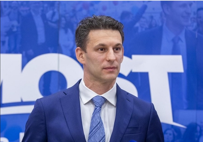 MOST prikuplja potpise za referendum ZA UKIDANJE covid potvrda u državnim i javnim službama!