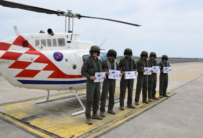 ODRADILI PRVI SAMOSTALNI LET! Učenici piloti HRZ-a dobili spomen-plakete