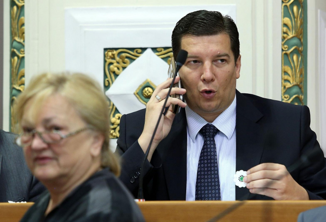 MORA OBJASNITI ’RECI NE OLUJI’: Kandidat za župana oštro o spornom plakatu: ’Smiju li Srbi govoriti o Oluji?’