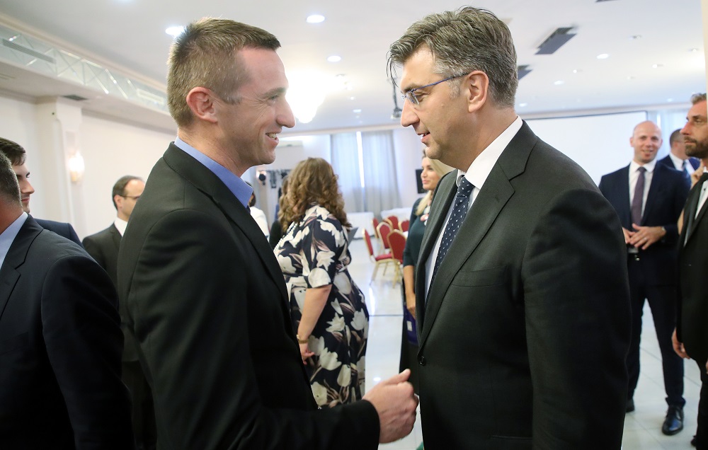 Danas nova runda pregovora HDZ-a i DP-a: Na stolu će se naći i podjela ministarstava