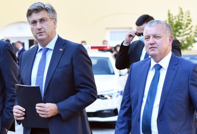 KAOS IZA ZATVORENIH VRATA: Plenkoviću otkazuju poslušnost, on je bio glasniji nego ikada. ‘Nabijamo sankcije velesili, a postavljamo njihovog potrčka’