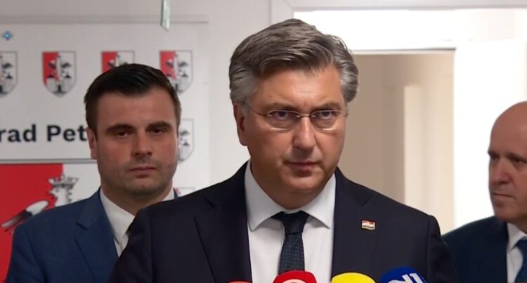 Plenković opet prozvao Milanovića zbog helikoptera: “On rasipa vaš i moj novac”
