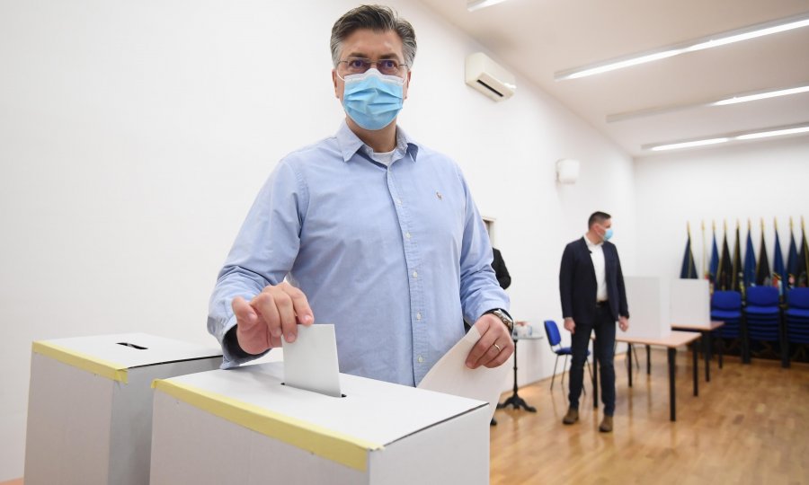 Plenković Vujčiću poručio da objasni izjavu o rastu rata kredita