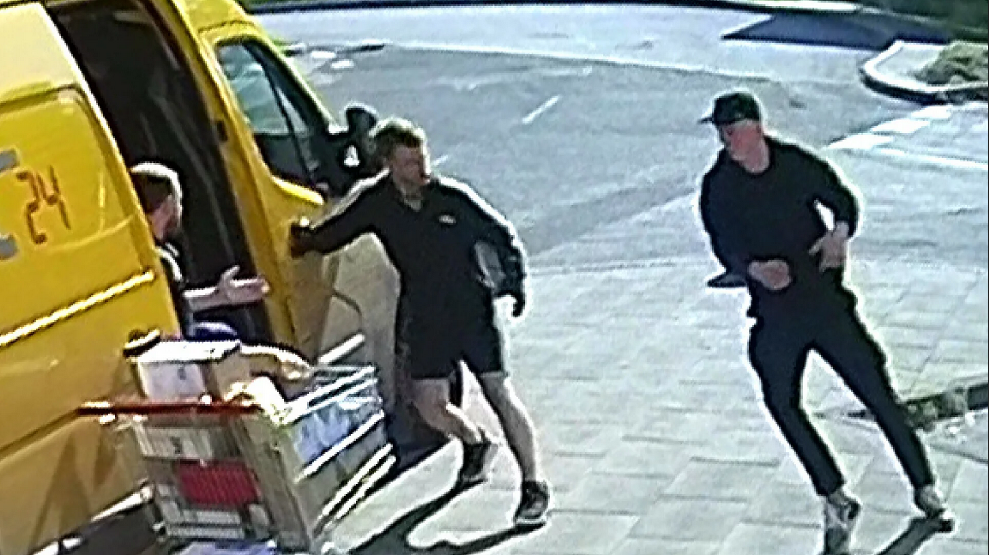 FOTO Policija objavila fotografije: Dva razbojnika pokušala orobiti poštara, traži se pomoć građana