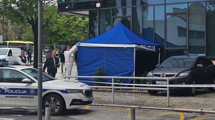 Pljačkaš iz Splita prvo si pucao u vilicu, a zatim u glavu