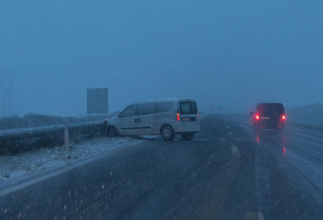 KAOS DILJEM ZEMLJE: Nesreće na A1, A2 i A6! Ne krećite na put ako ne morate i obavezno nosite zimsku opremu!