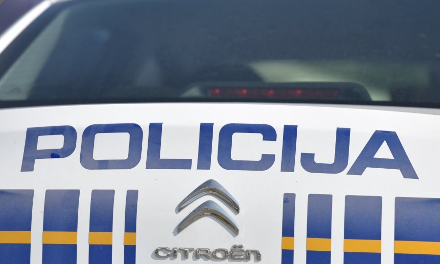 POGINULO DIJETE KOD ŠIBENIKA! STRAŠNA NESREĆA: Obustavljen promet! U nesreći je sudjelovao jedan automobil!