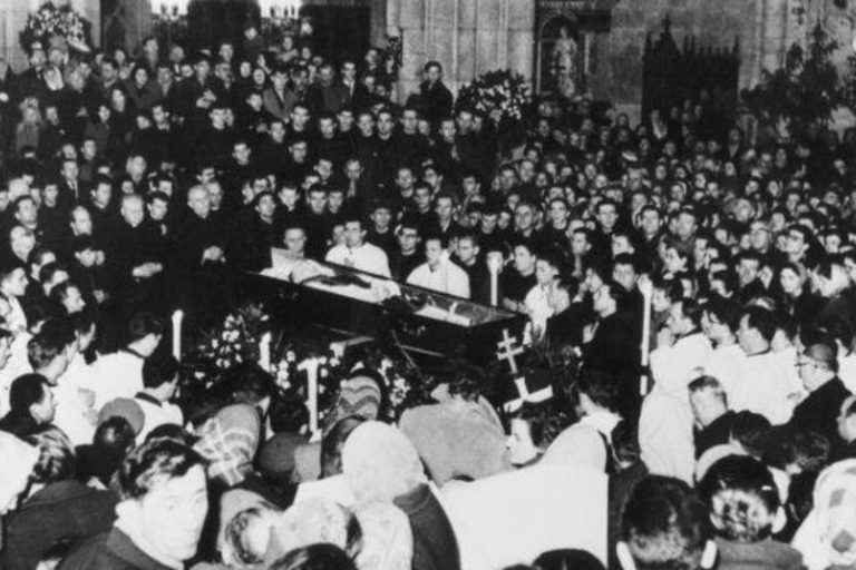 13. veljače 1960. ukop kardinala Stepinca – Udba i komunisti šokirani odanošću Hrvata pokojnom nadbiskupu