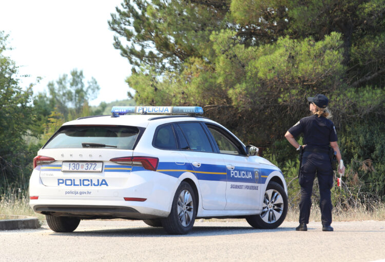 Provalnik napao policajku, ona ga propucala: Završio u bolnici