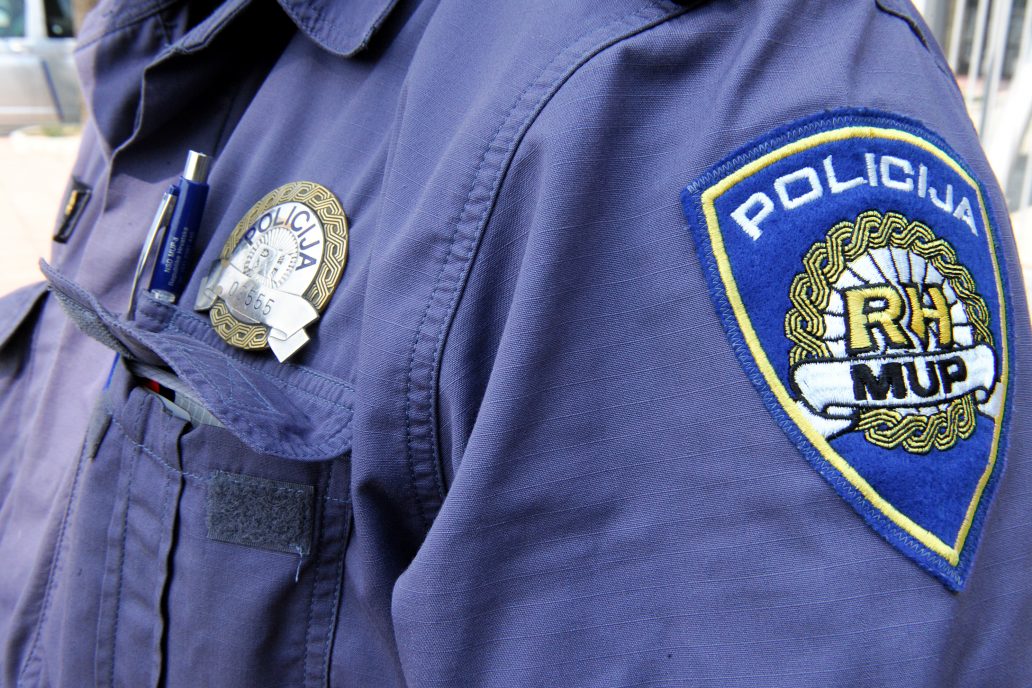 Dva policajca iz Like prijavljena i uhićena zbog spolnog zlostavljanja žene!