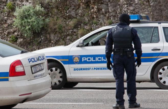 ZA KAKVU APOKALIPSU SE OVAJ SPREMAO? Policija mu upala u kuću i našla nezapamćenu kolekciju oružja, ovo ćete dugo čitati!